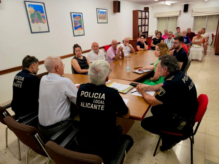 Una de las reuniones informativas desarrolladas respecto al proyecto. - 