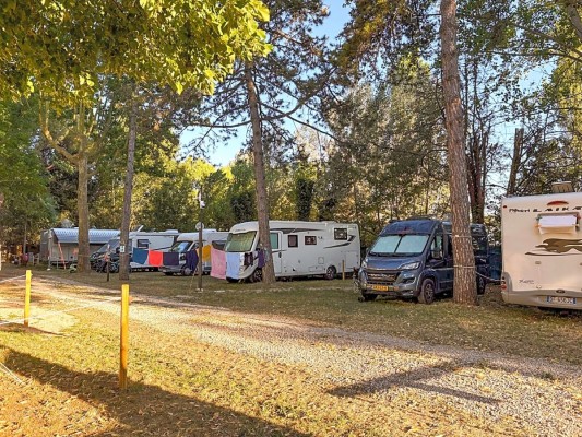 La Marina de Elche, un 'hervidero' de campings con una nueva camper area impulsada por los Gómez Sirvent