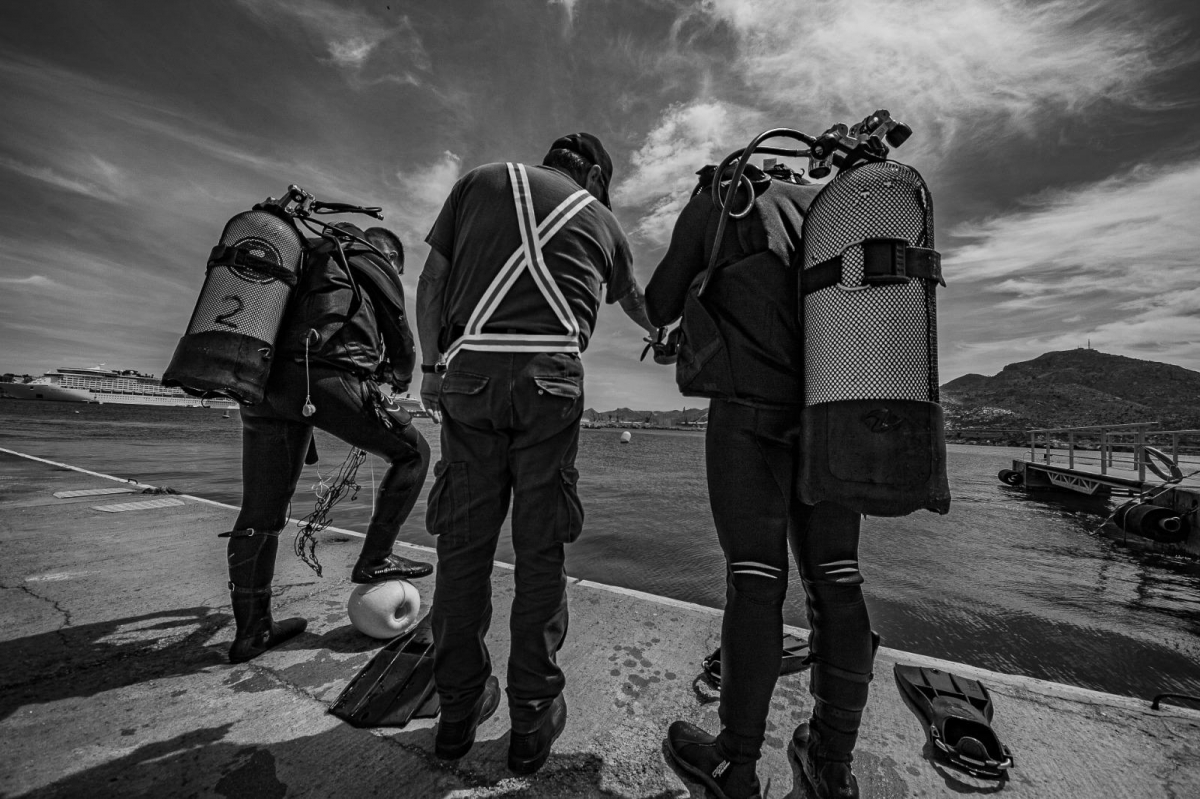 En busca de los secretos del Mediterráneo: así es una impresionante jornada de buceo profesional en las aguas de Cartagena