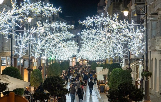 Cartagena iluminará la Navidad un 50% más para ampliar elementos y ubicaciones
