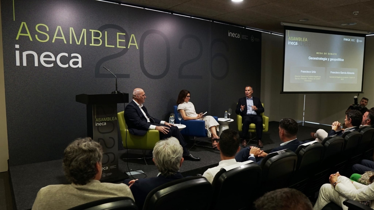 Mesa de debate en la asamblea de Ineca en Elche. - Foto: MIGUEL ÁNGEL VALERO Mesa de debate en la asamblea de Ineca en Elche.