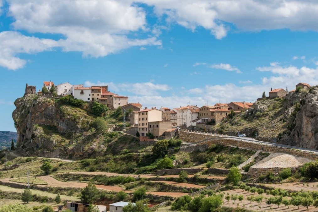 Xodos, con 123 habitantes, recibió 12.900 euros en 2023 y 19.710 en 2025.