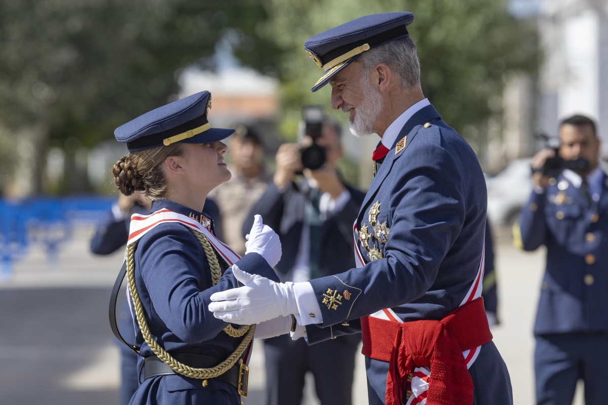 La princesa Leonor y el rey Felipe VI, en San Javier.