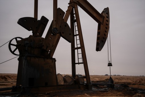 La AIE anticipa un superávit de petróleo en el mercado a final de año sin una nueva escalada entre Irán y EEUU