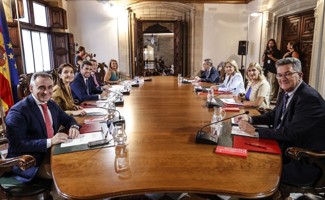 Mazón se deshace de Vox con una revolución exprés del Consell