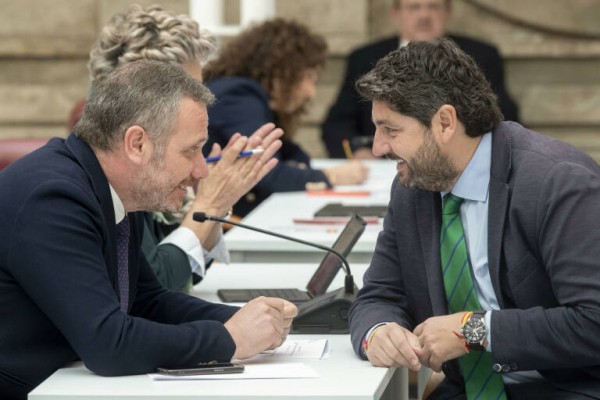 López Miras se lanza a gobernar en solitario y rehúye adelantar las elecciones
