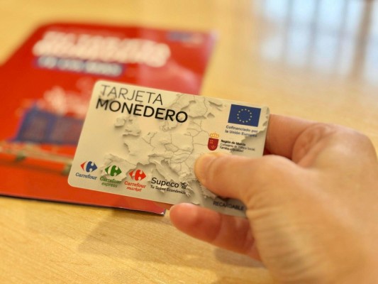 Las 'tarjetas monedero' beneficiarán a más de 3.000 familias vulnerables de la Región