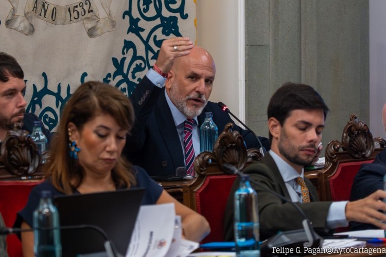 Vox logra aplazar la redistribución de asesores en el Ayuntamiento de Cartagena hasta final de julio