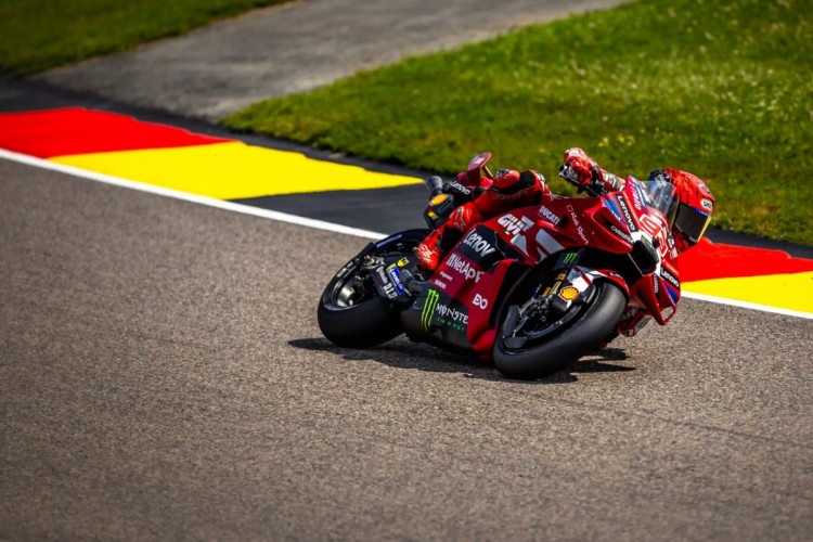 Marc Márquez logra el 'doblete' en Sachsenring
