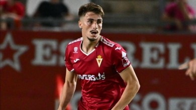 El defensa central navarro Antxon Jaso sale de la plantilla del Murcia tras dos temporadas
