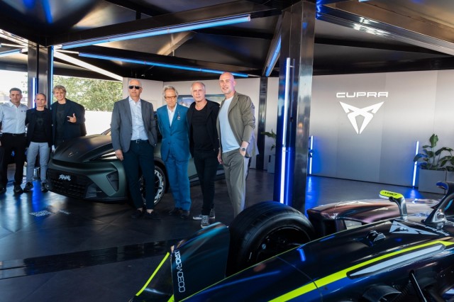Cupra refuerza su compromiso con la competición: amplía su colaboración con Kiro en la Fórmula E y presenta el León VZ e-Hybrid Racer en Goodwood