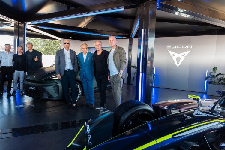 Cupra refuerza su compromiso con la competición: amplía su colaboración con Kiro en la Fórmula E y presenta el León VZ e-Hybrid Racer en Goodwood
