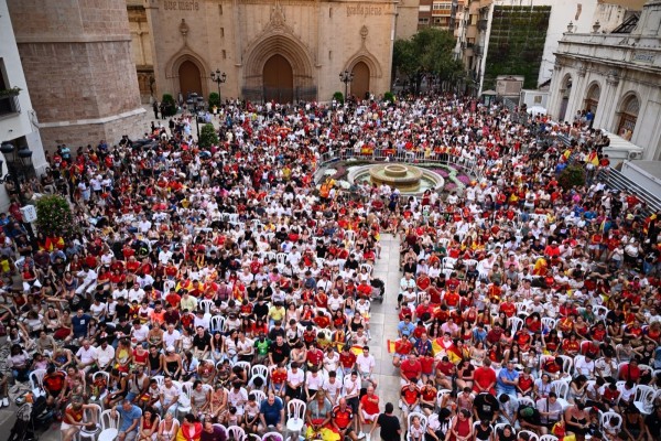 Castelló repite con la pantalla gigante en la plaza Mayor para la semi del Mundial entre España y Francia