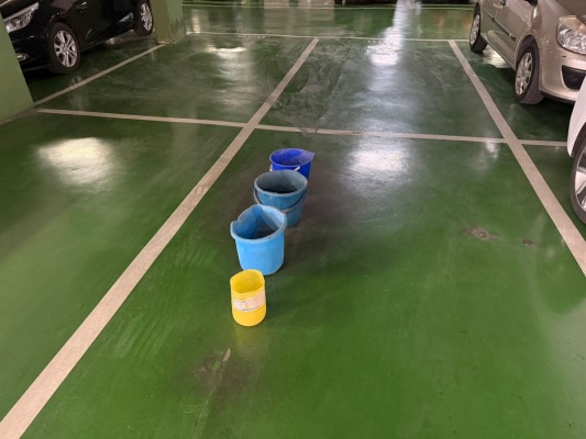 Problemas en el parking de La Uixola de Alcoy: el PP denuncia que las obras en la plaza han agravado las goteras