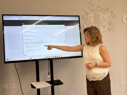 Orihuela lleva a una aplicación web los avisos de limpieza y recogida de enseres en la costa