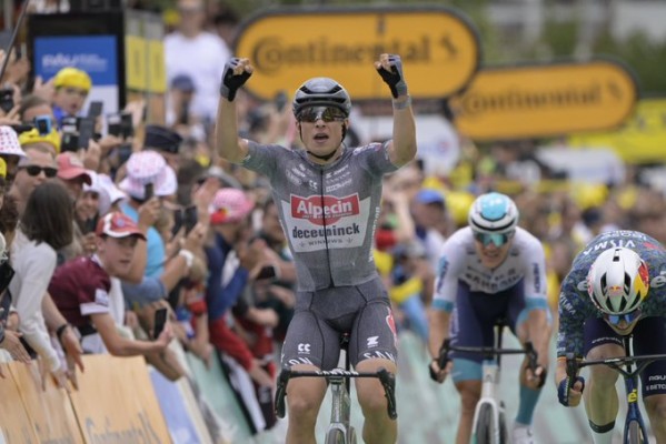 Philipsen suma su segundo esprint en el Tour, Pogacar mantiene el amarillo
