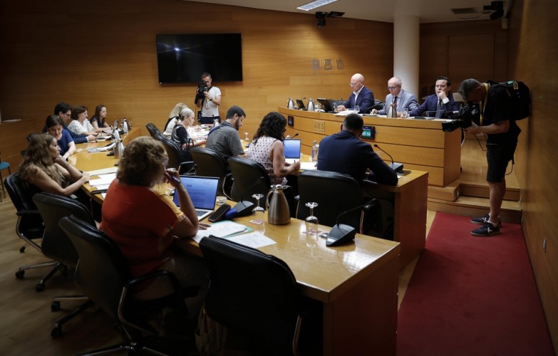 El PP respalda la prioridad nacional de Vox en vivienda: entra oficialmente en los Presupuestos de la Generalitat