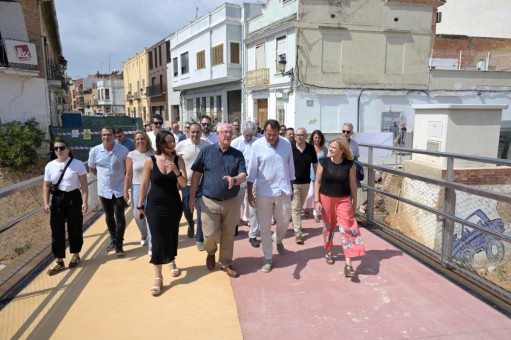 Paiporta reabre la pasarela del carrer Convent con una estructura más resistente ante inundaciones