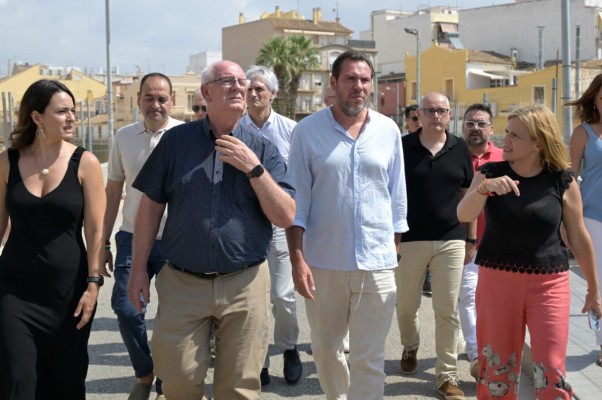 El ministro Puente lo vuelve a hacer: visita la 'zona cero' de la Dana sin convocar a la prensa