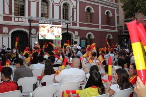 Lorca se prepara para el partido de España: autorizan terrazas más grandes y más televisiones