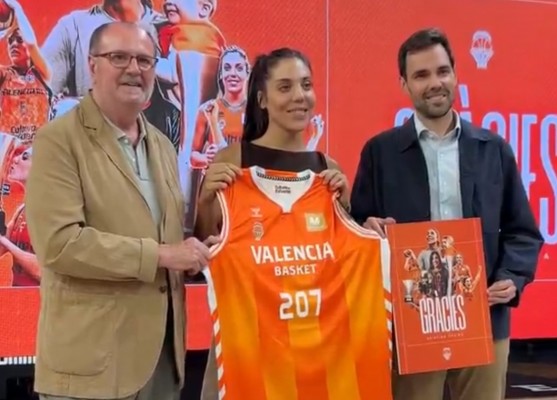 Cristina Ouviña se despide del Valencia tras seis campañas y once títulos