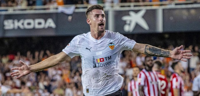 Oficial: Santamaría abandona el Valencia CF