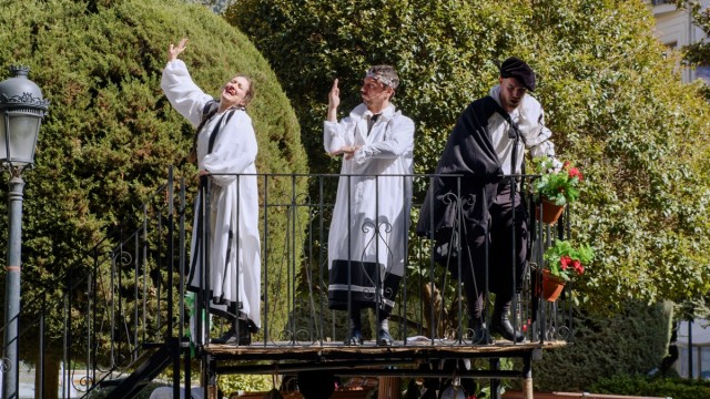 La compañía castellonense ​Visitants despliega el humor y el teatro clásico en el Termet de Vila-real