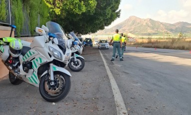 La Guardia Civil y la Policía Local movilizan hasta el domingo 9.500 controles de alcohol y drogas en las carreteras de la Región de Murcia