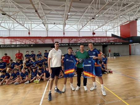 El campus de los hermanos Guardiola reúne a 55 deportistas de tres países en La Nucía