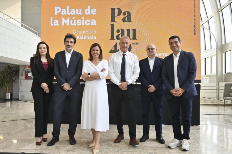 Alexander Liebreich renueva como director de la Orquestra de València cinco temporadas más