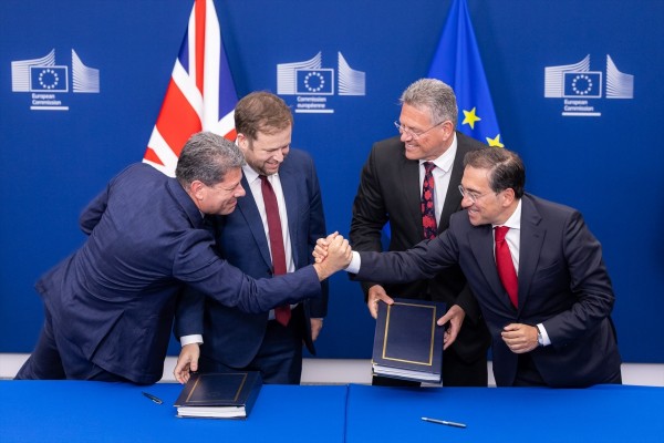 La UE y Reino Unido firman en Bruselas el acuerdo que derribará la Verja centenaria en Gibraltar
