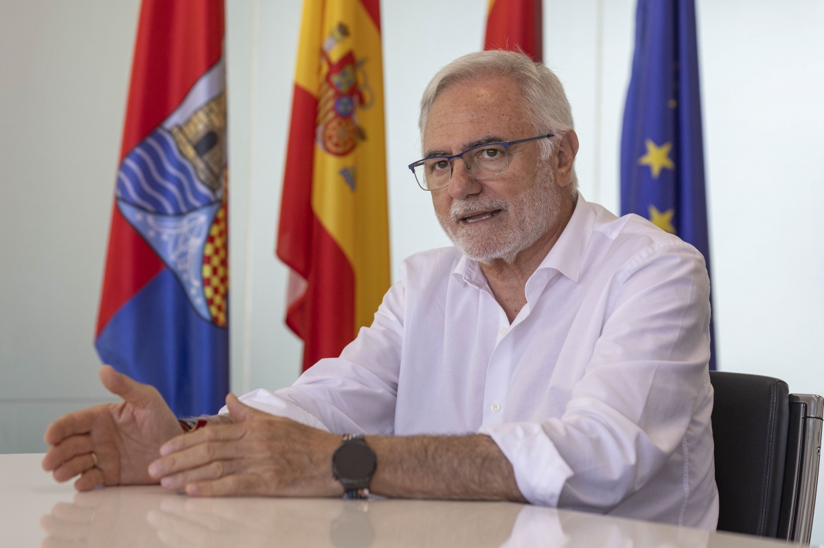 El alcalde de Torre Pacheco, Pedro Ángel Roca. - Foto: EFE / MARCIAL GUILLÉN El alcalde de Torre Pacheco, Pedro Ángel Roca.