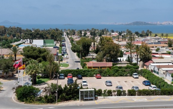 Los técnicos municipales entran en Villas Caravaning con una orden judicial para la descentralización de contadores