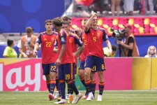 De la Fuente repite alineación con Pedri en el banquillo