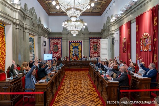 Llamamiento unánime de Cartagena al Gobierno regional para que climatice los colegios públicos