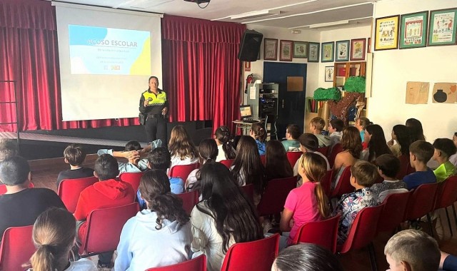La Policía Local de Elda alerta del aumento de los delitos digitales entre menores y refuerza la prevención en las aulas
