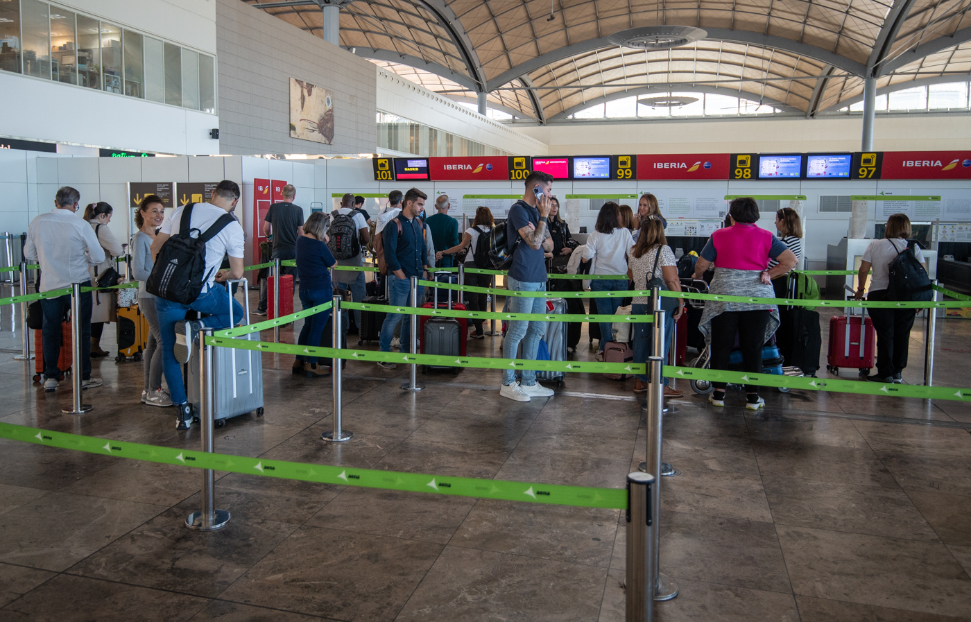 El Altet rompe otro récord con 1,77 millones de pasajeros en junio; un 17,7% más