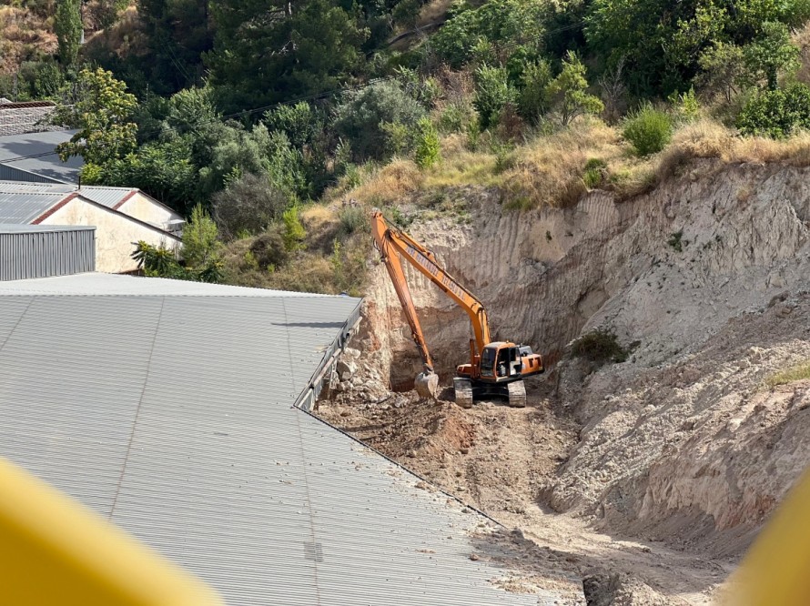 Se reanudan las obras del acceso a la zona industrial Santiago Payá en Alcoy tras deslizarse el terreno