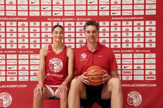 Clara Vicent Iglesias: de Grapa y el Nou Bàsquet Femení a cumplir sueños en la Pau Gasol Academy by Santander