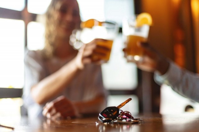 Espirituosos España llama a la responsabilidad en verano e insiste en que alcohol y conducción son incompatibles
