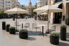 El Ayuntamiento pagará parte de las nuevas terrazas de la plaza, que costarán unos 2.000 euros por mesa