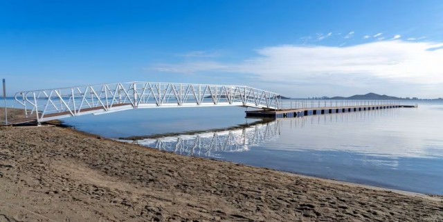 Los vecinos de Los Nietos lamentan el retraso del ex concejal de Litoral en la instalación de los pantanales