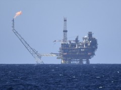 La UE acuerda mantener tope actual al precio del crudo ruso hasta el próximo 23 de julio
