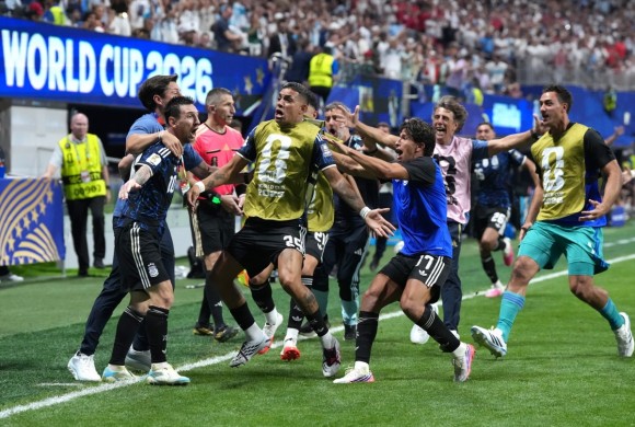 Argentina rubrica otra remontada y será el rival de España en la final