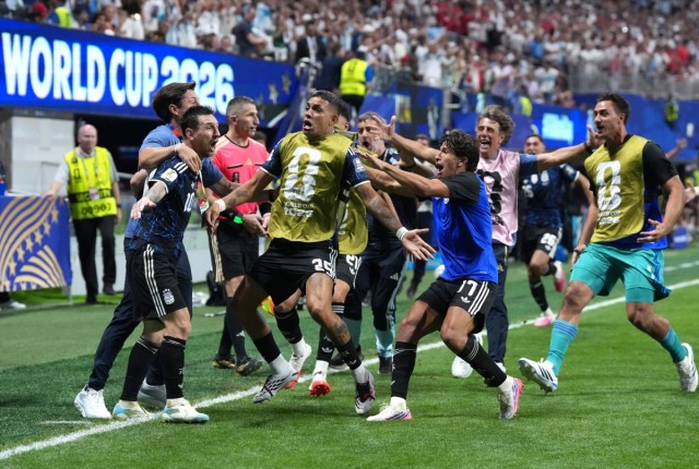 Argentina rubrica otra remontada y será el rival de España en la final