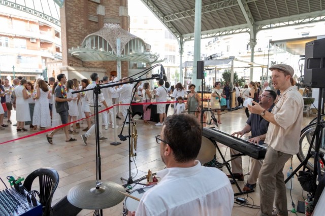 El Mercado de Colón celebra su primera Fiesta de Verano y reivindica su papel como punto de encuentro de valencianos y visitantes