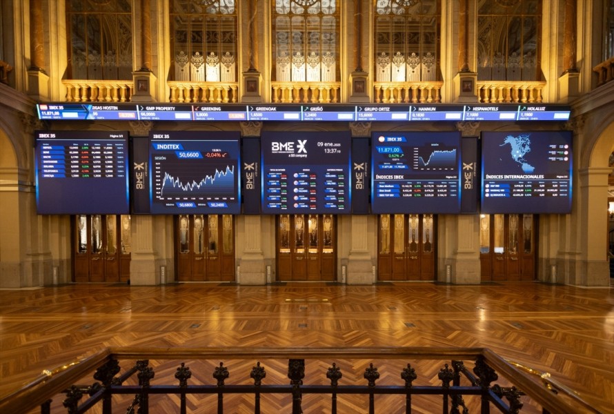 El Ibex 35 recupera los 19.300 puntos tras subir un 0,15%, con el crudo en 85 dólares el barril