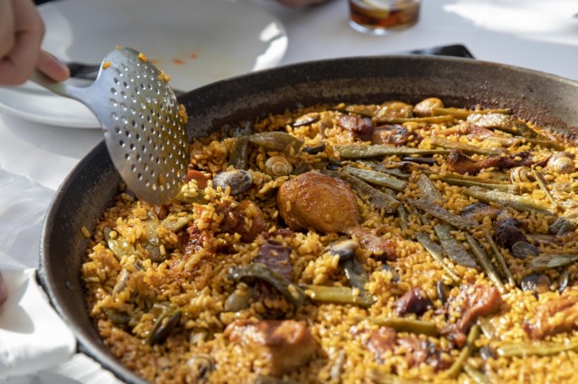 Diez años del paella emoji: qué ha cambiado en la paella… y en la sociedad valenciana 
