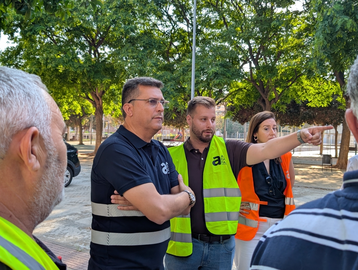 Juan Ramón Adsuara y Arcadio Del Real en el barrio de Alfalares (Alfafar). - Foto: AYUNTAMIENTO DE ALFAFAR Juan Ramón Adsuara y Arcadio Del Real en el barrio de Alfalares (Alfafar).