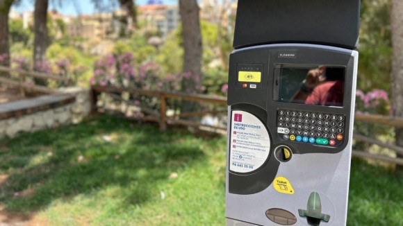 Este 1 de agosto empieza en Elche la gratuidad del aparcamiento en zona azul durante todo el mes